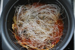 A Little Trick to Make A Mellow and Delicious "hot and Sour Taste"-home Cooking [eel Vermicelli Pot] recipe