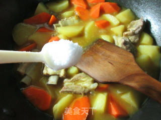 Curry Ribs with Carrots and Potatoes recipe