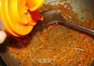 Stir-fried Noodles with Carrots recipe