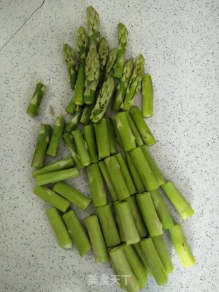 Stir-fried Asparagus with Tea Tree Mushroom recipe