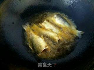 Fried Small Crucian Carp recipe