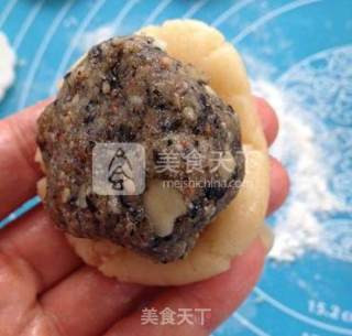 50 Grams of Five Kernels and Baiguo Moon Cakes recipe