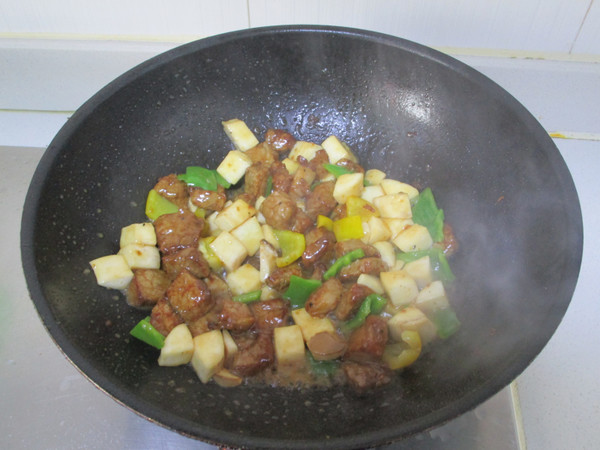 Beef Diced with Black Pepper and Pleurotus recipe