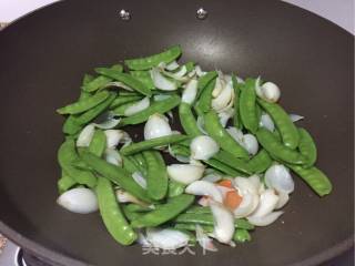 Fried Lily with Snow Peas recipe