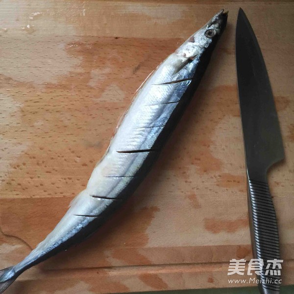 Salt-grilled Saury recipe