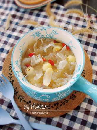 Tremella Lily and Lotus Seed Soup recipe