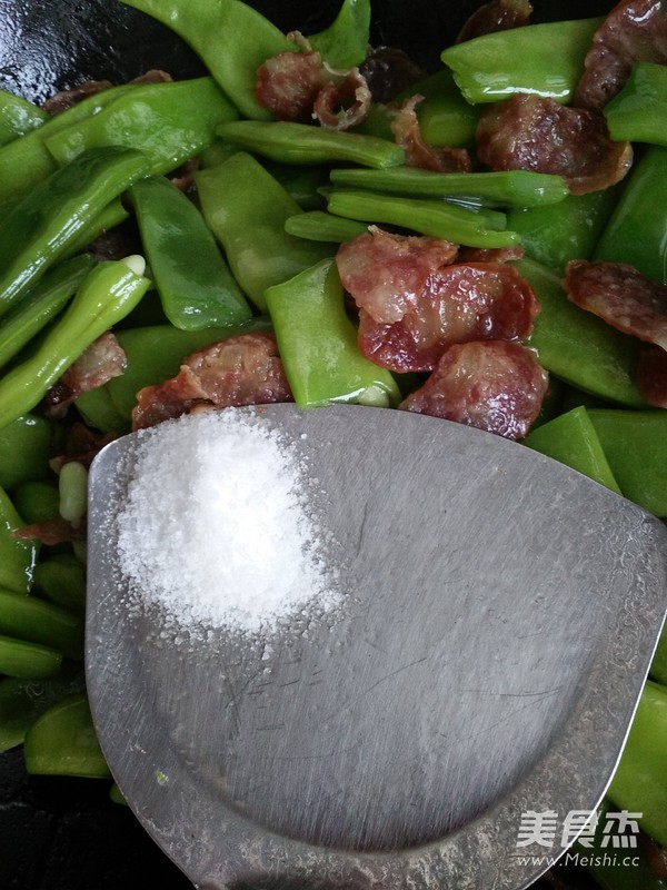 Stir-fried String Beans with Sausage recipe