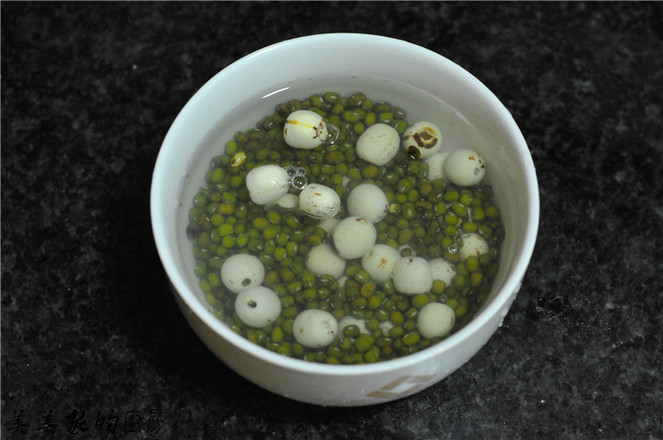 Lotus Seed Mung Bean Soup recipe