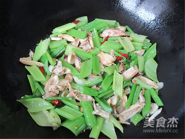 Fried Mussels with Celery recipe