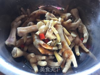 Braised Chicken Feet with Pepper Oil recipe