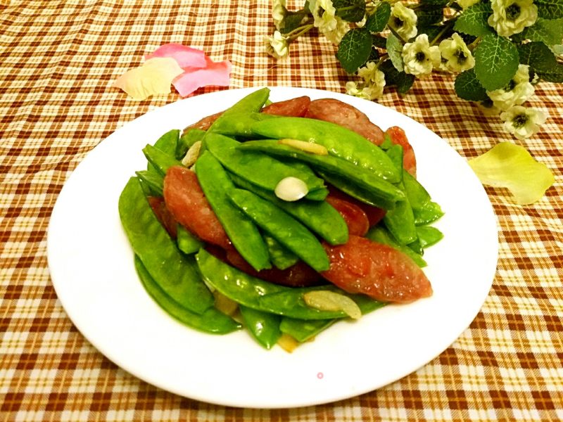 #trust之美# Stir-fried Sausage with Snow Beans recipe