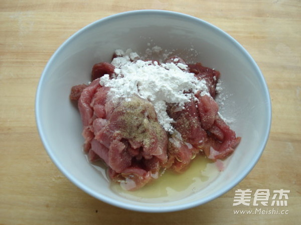 Stir-fried Pork Noodles with Green Pepper recipe