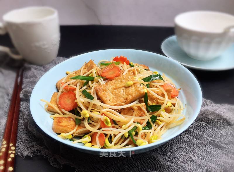 Stir-fried Tofu with Soybean Sprouts recipe