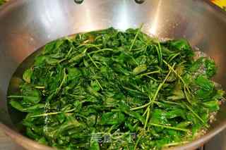 Stir-fried Tenderloin with Acanthopanax Leaves recipe