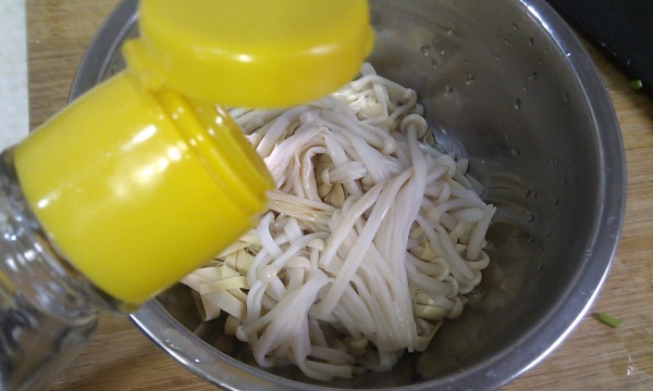 Shredded Enoki Mushroom recipe