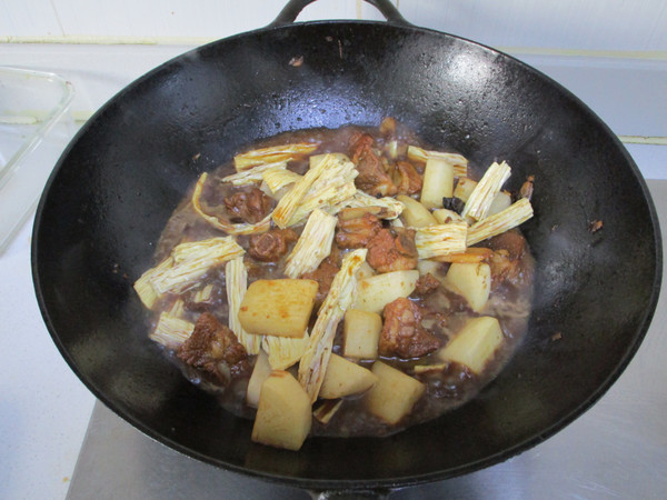 Ribs with Radish and Grilled Yuba recipe