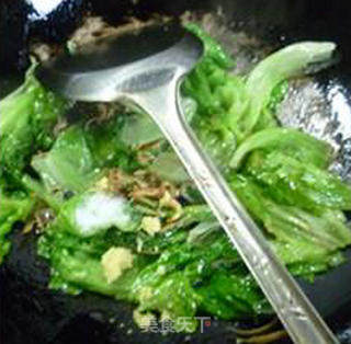 Stir-fried Lettuce with Clove Fish recipe