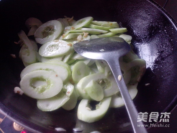 Spicy Stir-fried White Cucumber recipe