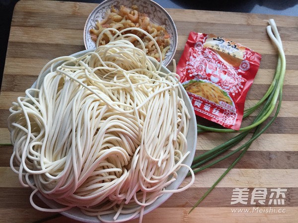 Noodles with Dried Mustard Green Onion recipe