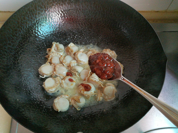 Noodles with Garlic Scallop Sauce recipe