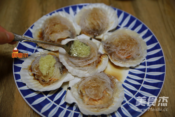 Steamed Scallops with Garlic Fans recipe
