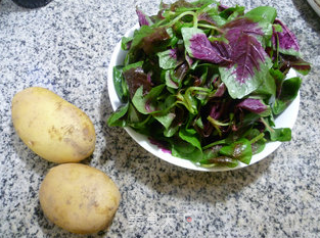 Stir-fried Potatoes with Red Amaranth recipe