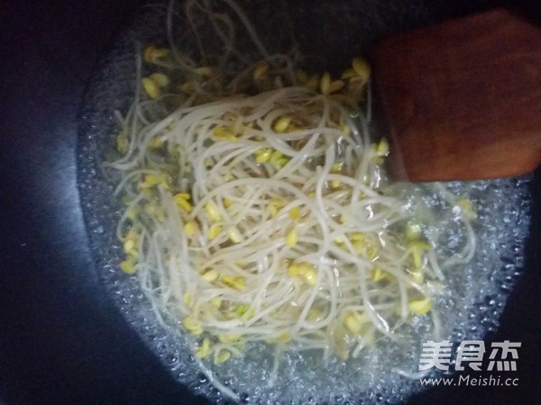 Dumpling Skin Oil Splashed Noodles recipe