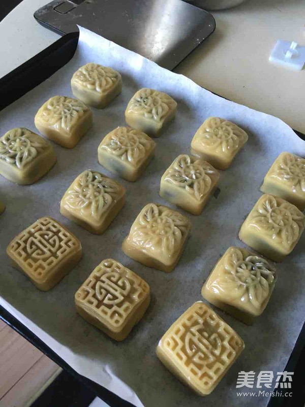 Cantonese-style Moon Cakes recipe