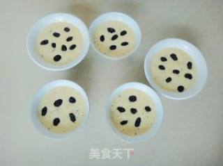 Can Make Cake without An Oven-bowl Steamed Blackcurrant Cake recipe