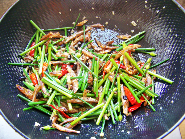 Stir-fried Fish with Chives recipe