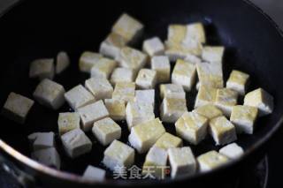 Stir-fried Tofu with Garlic Sprouts recipe