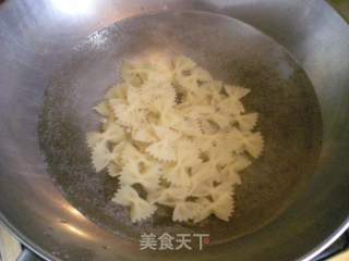 Delicacy, Yogurt, Black Sesame and Wolfberry Mixed Spaghetti recipe