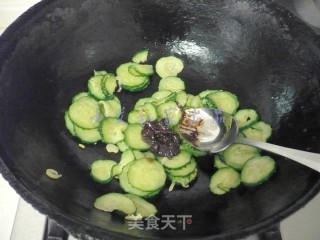 Scrambled Eggs with Cucumber recipe