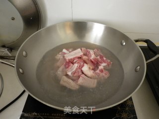A Home-cooked Soup to Relieve Stress-----stewed Pork Ribs with Lotus Root recipe