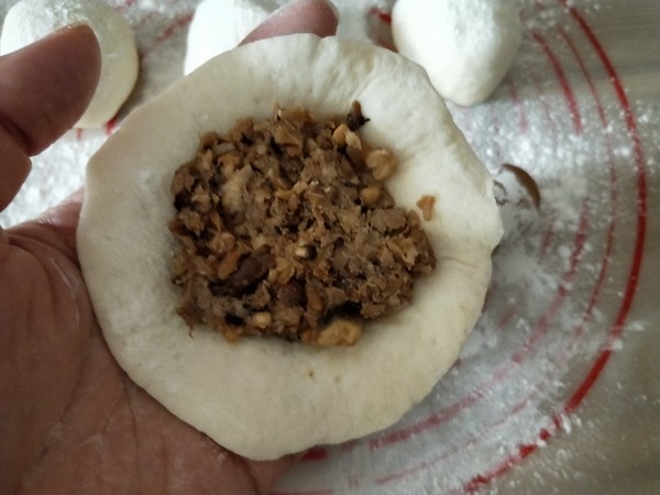 Pork Buns with Mushroom Sauce recipe