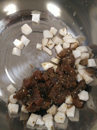 Beef Diced with Black Pepper and Pleurotus recipe