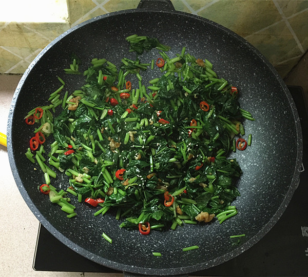 Stir-fried Sweet Potato Leaves with Lard Residue recipe