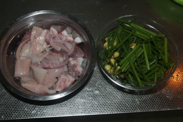 Squid Fried with Chives recipe