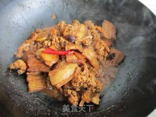 Dried Cauliflower Braised Pork recipe