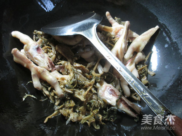 Grilled Chicken Feet with Plum Dried Vegetables recipe