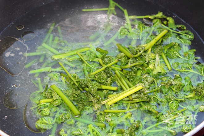 A Favorite Vegetable Dish-braised Potatoes with Bracken recipe