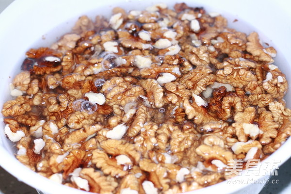 Creamy Amber Walnut recipe