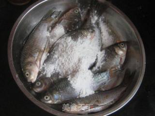 Fried Small Crucian Carp recipe