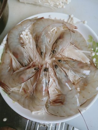 Enoki Mushroom and Prawns recipe
