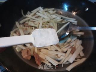 Stir-fried Pork with Pleurotus and Green Pepper recipe