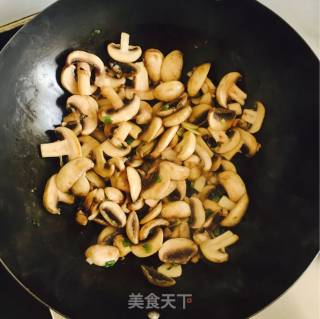 Stir-fried Pork with Agaricus Bisporus recipe