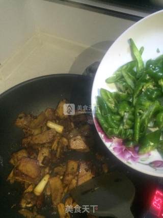 Garlic Sprouts and Green Pepper Twice-cooked Pork recipe