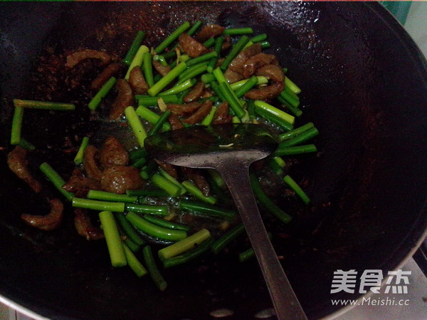 Stir-fried Beef Balls with Garlic Moss recipe