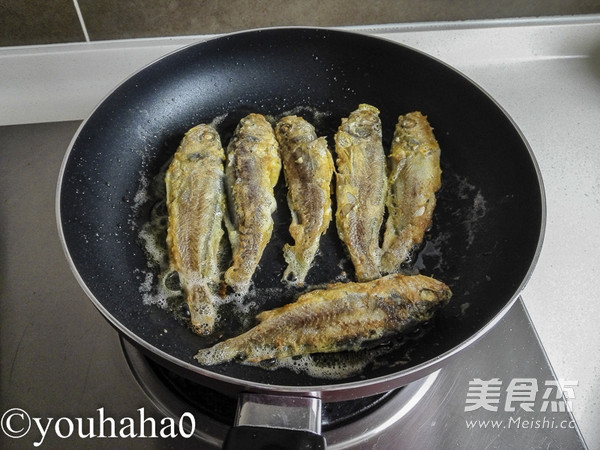 Fried Small Yellow Croaker recipe