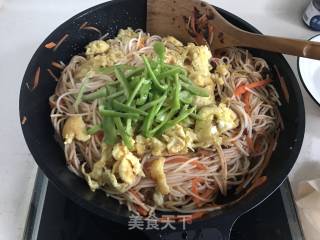 Stir-fried Bacon Rice Noodles with Mushroom and Black Bean Sauce recipe